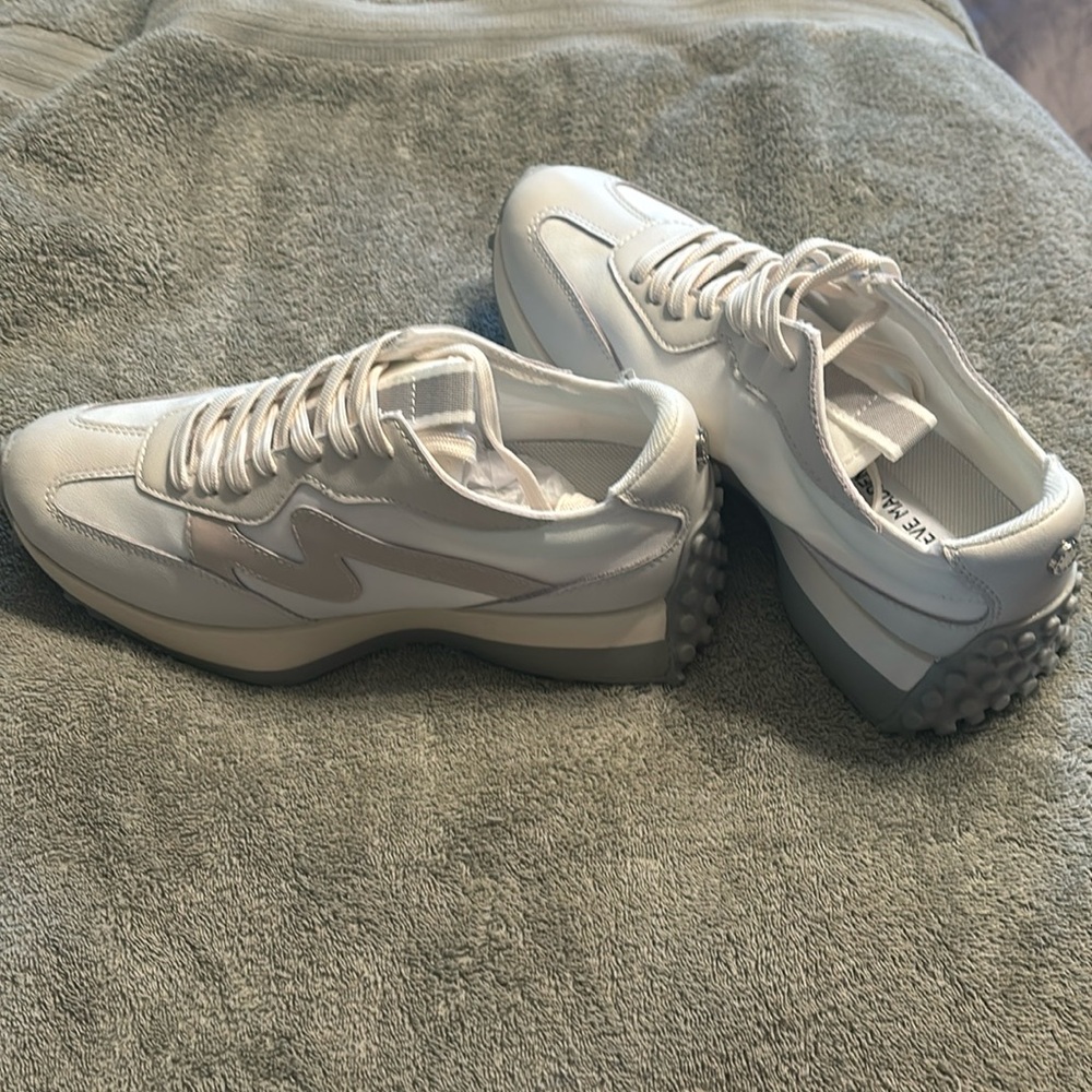 Steve Madden athletic shoes new no tags